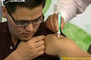 治療肩周炎的穴位：肩髃穴的位置圖